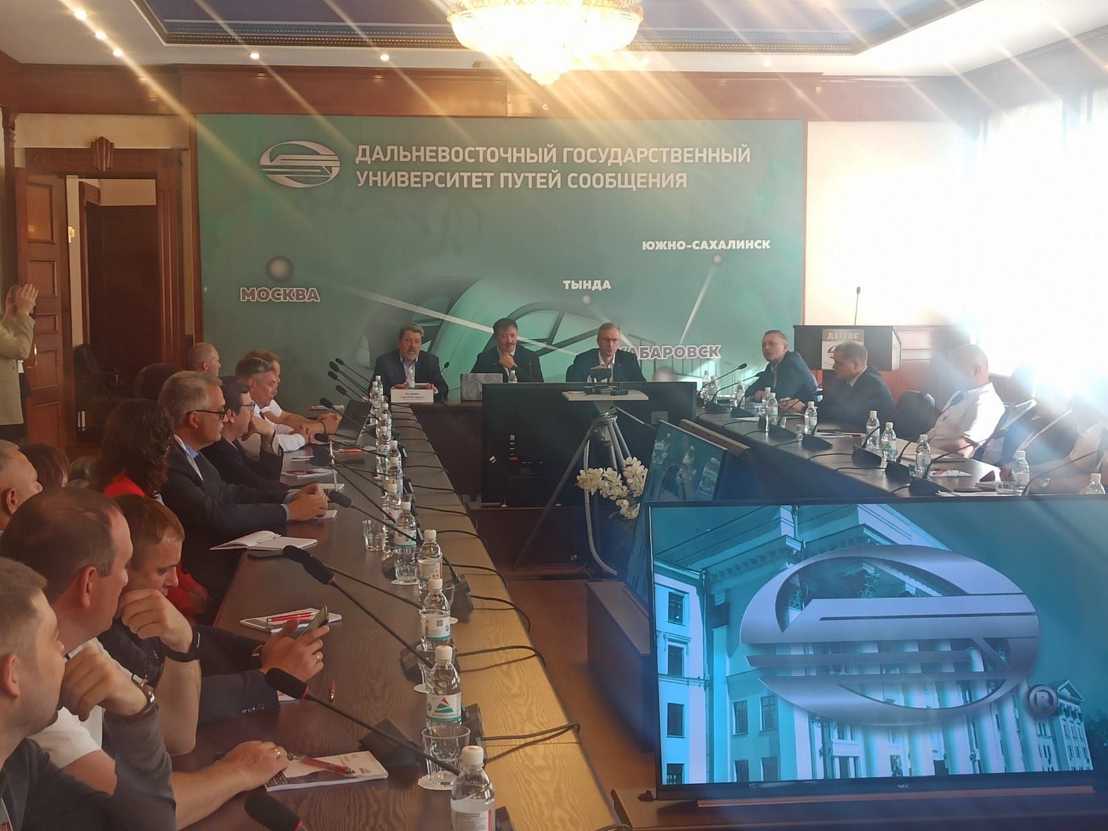 Особенности проектирования, производства и эксплуатации конструкций и материалов верхнего строения пути при обращении тяжеловесных и длинносоставных поездов в условиях Восточного полигона